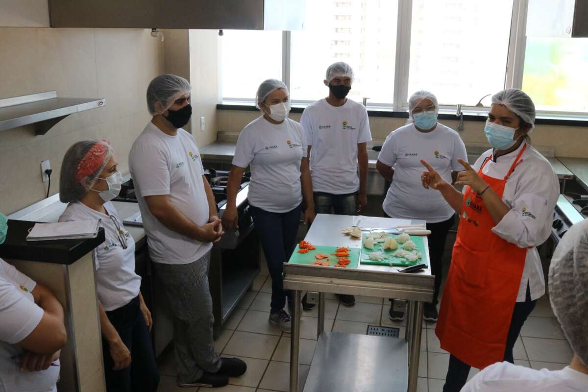 Manipuladores de alimentos de escolas estaduais receberão formação em boas práticas