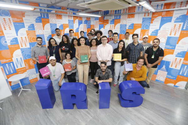 Íris renova parceria com o Programa Cientista Chefe