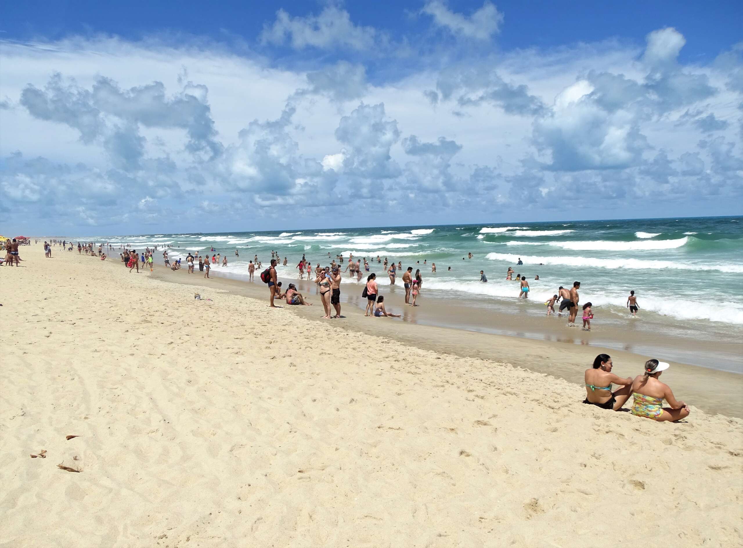 Praia do Futuro e mais 13 trechos estão próprios para banho neste feriadão
