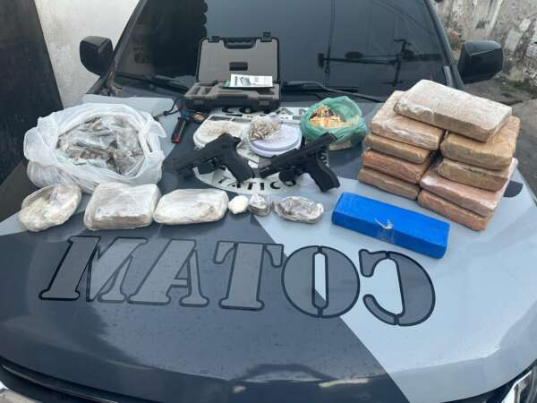 Com apoio da Coin/SSPDS, dupla é presa pela PMCE com mais de 11 kg de maconha e duas armas de fogo em Fortaleza