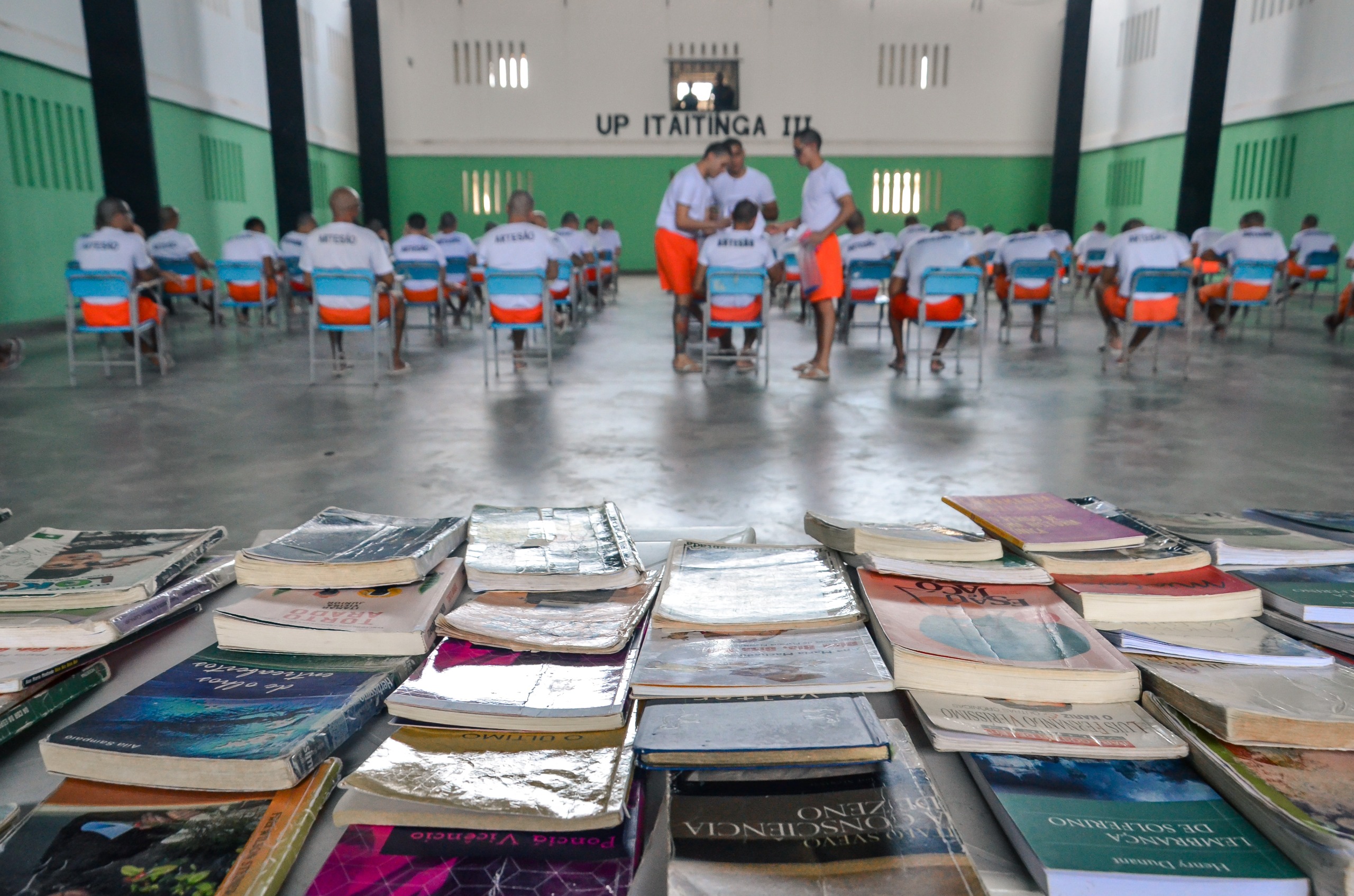 Projeto Livro Aberto aplica prova do mês de agosto a 10.350 internos de 28 unidades prisionais do Ceará