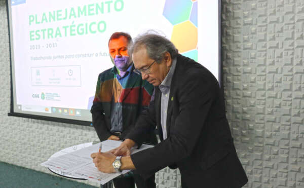 CGE firma parceria com a Universidade de Saint Joseph para o avanço das atividades de controle interno no Estado