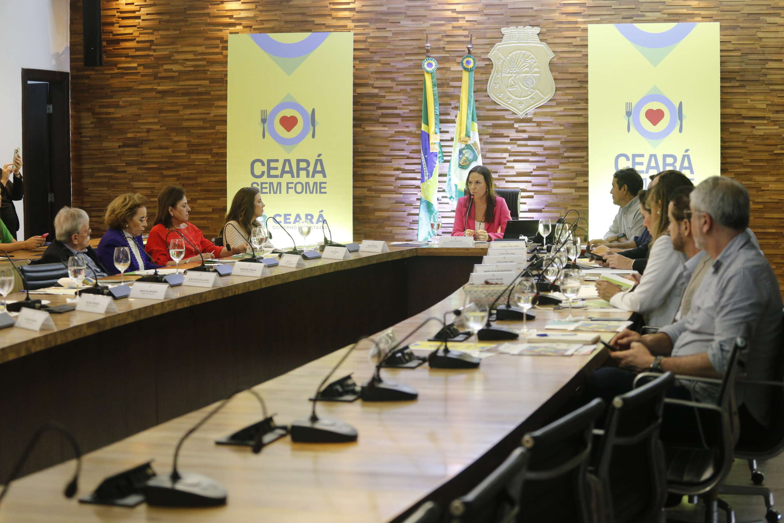 Fortalecimento de ações do programa Ceará Sem Fome é debatido em reunião com líderes empresariais