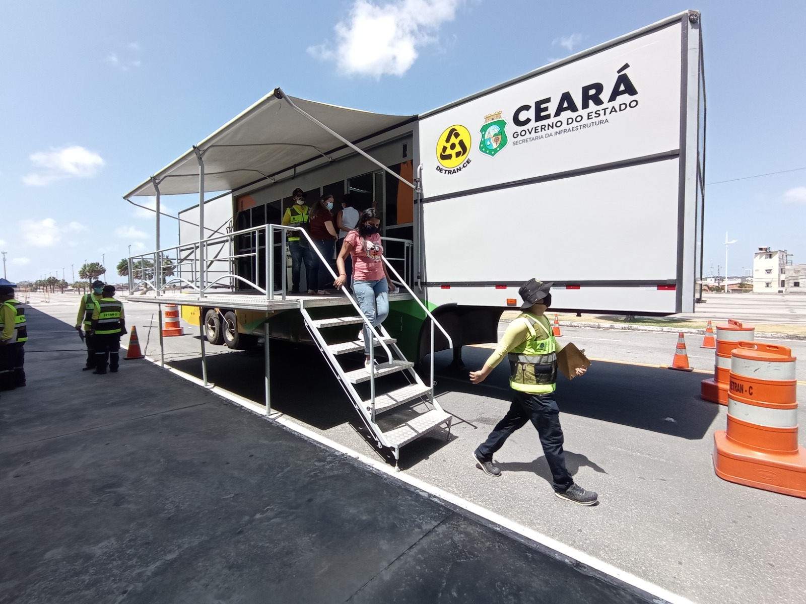 Detran-CE promove mutirão de serviços neste sábado (16) no estacionamento da Arena Castelão