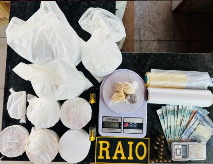 Dupla é presa em flagrante com mais de 6 kg de drogas e munições em Caucaia