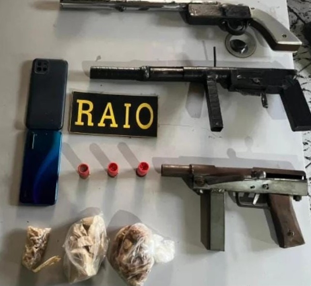 Trio é preso pela PMCE com armas e drogas em São Benedito