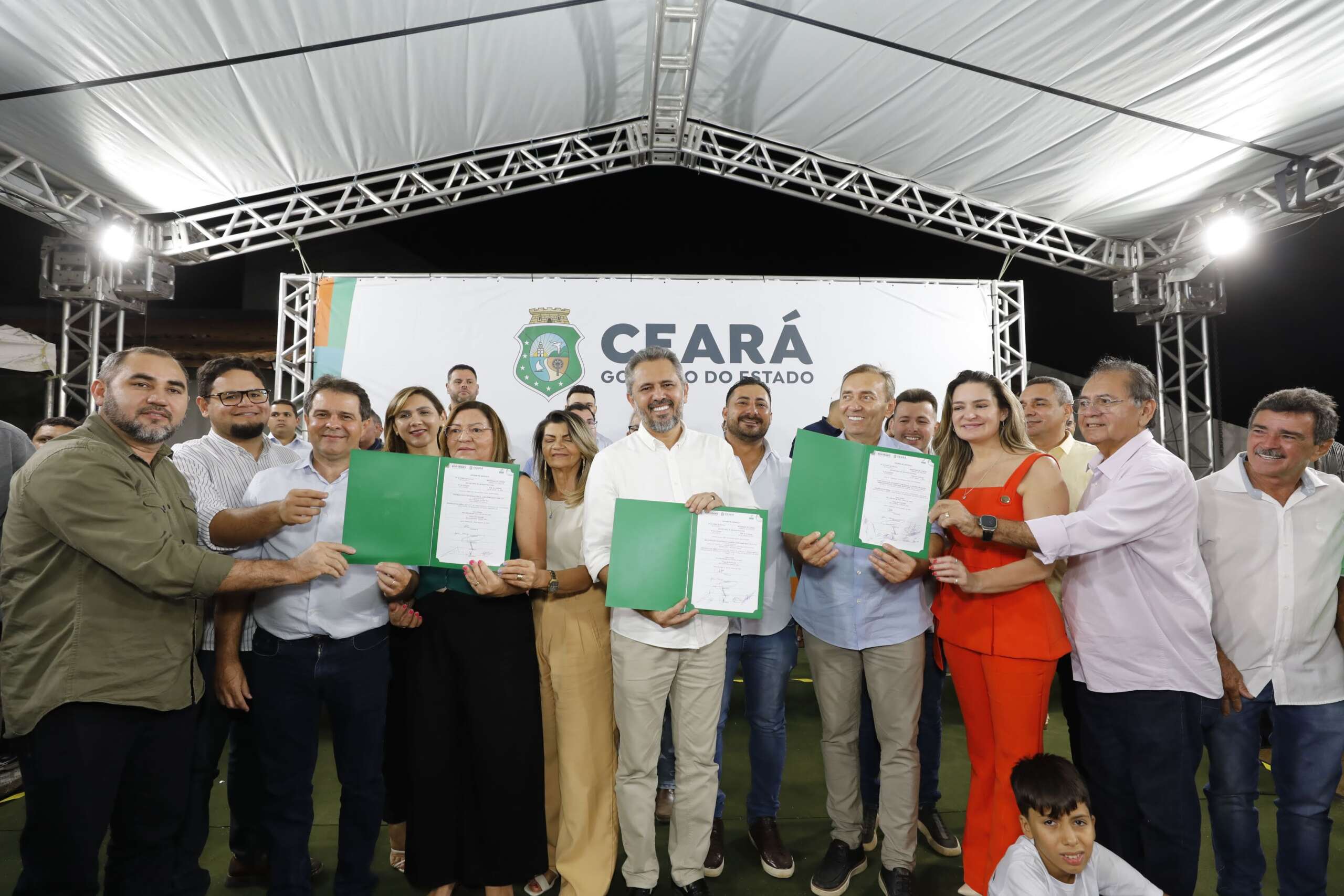 Parceria entre Estado e município resulta em entrega de série de obras em Novo Oriente