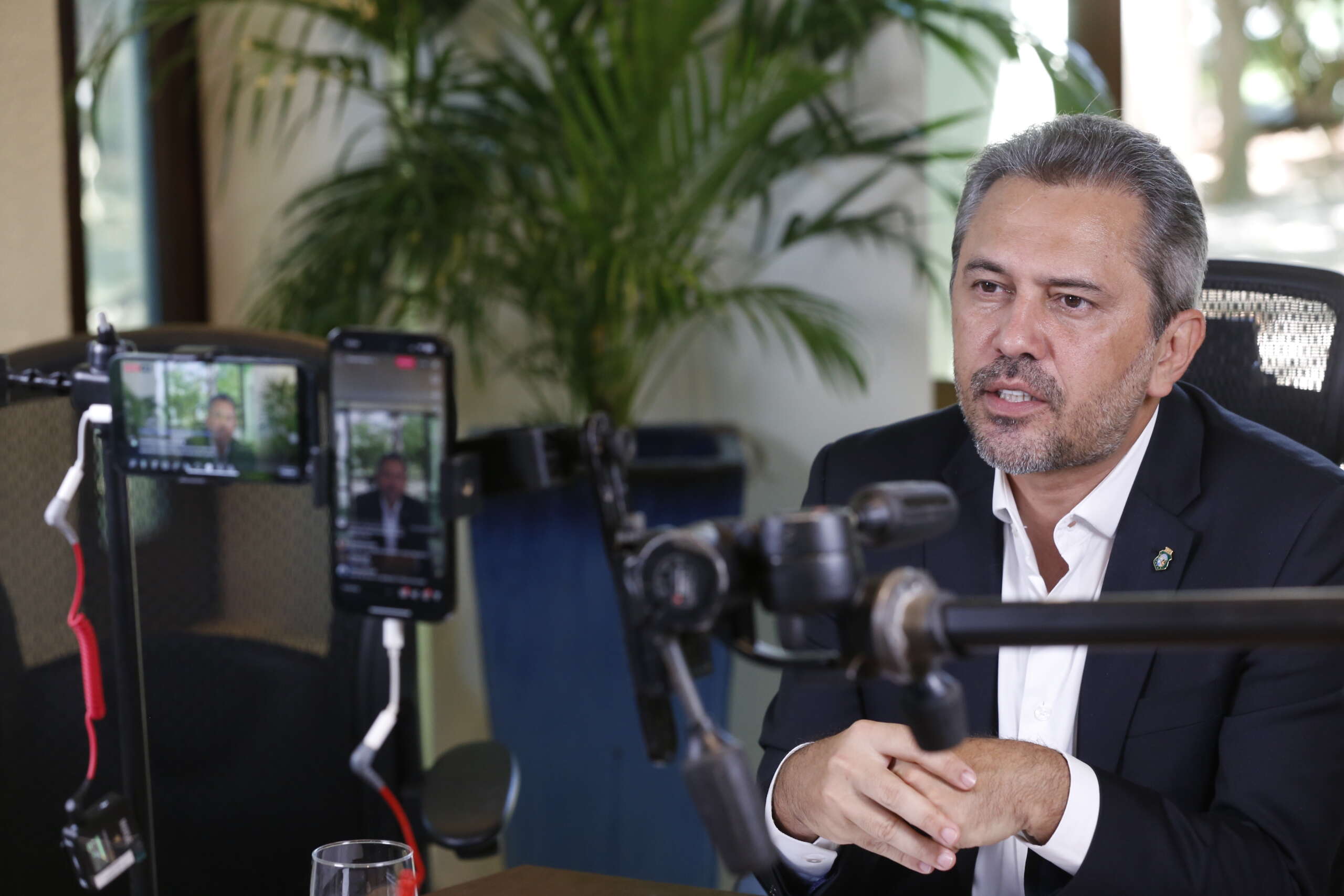 Tratamento do câncer deve ser implementado em todas regiões do Ceará, afirma governador