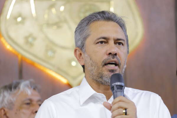 Governo do Ceará vai enviar equipamentos para ajudar no escoamento da água no Rio Grande do Sul