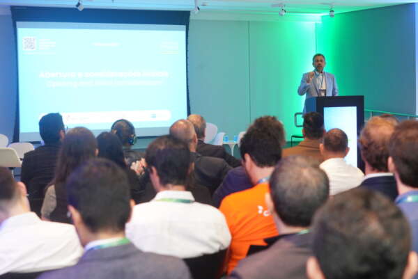 Em São Paulo, governador Elmano de Freitas apresenta projetos do Ceará para energias renováveis