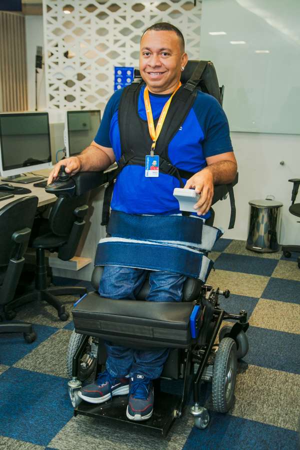 Uece e Dell desenvolvem exoesqueleto para inclusão de PcD no mercado de trabalho