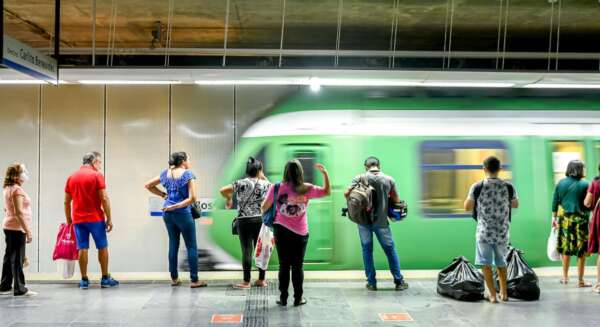 Metrô e VLTs circulam em horários especiais no feriado de Nossa Senhora Aparecida