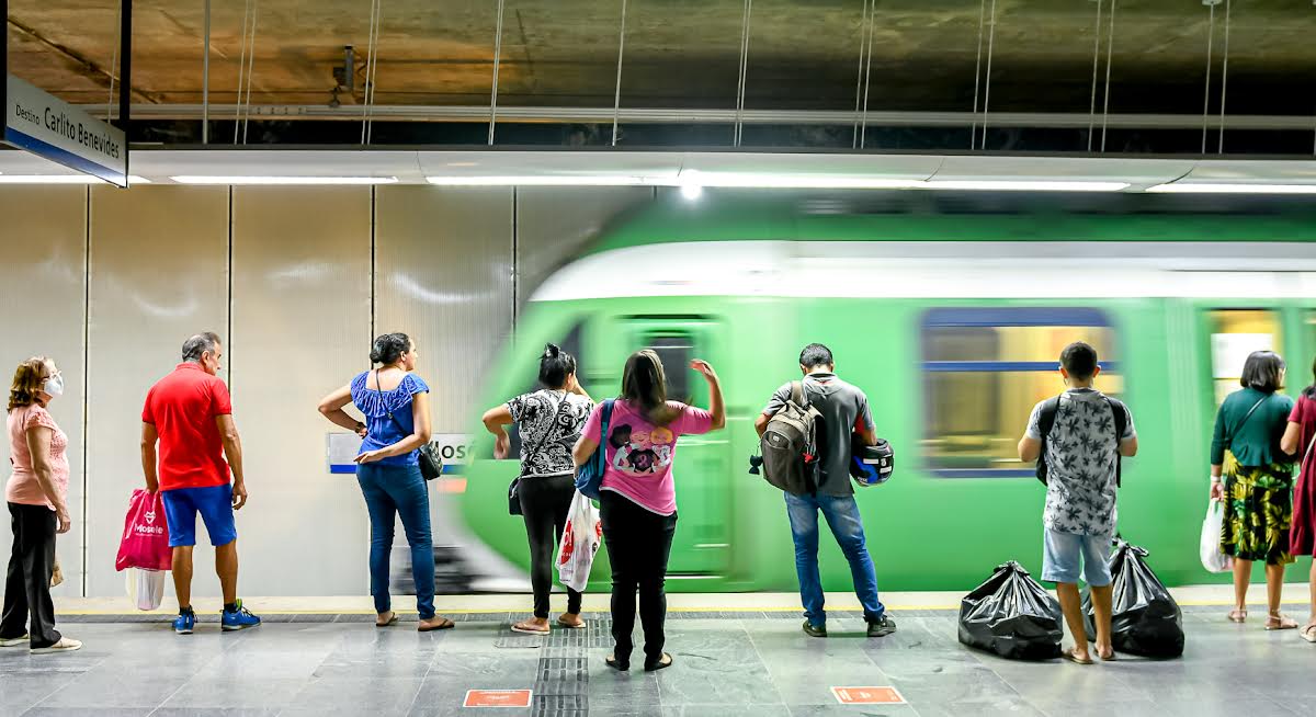 Metrô e VLTs circulam em horários especiais no feriado de Nossa Senhora Aparecida
