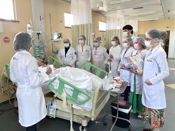 Dia Mundial do AVC: residentes multiprofissionais de neurologia e neurocirurgia da ESP/CE e HGF realizam ação no Cocó