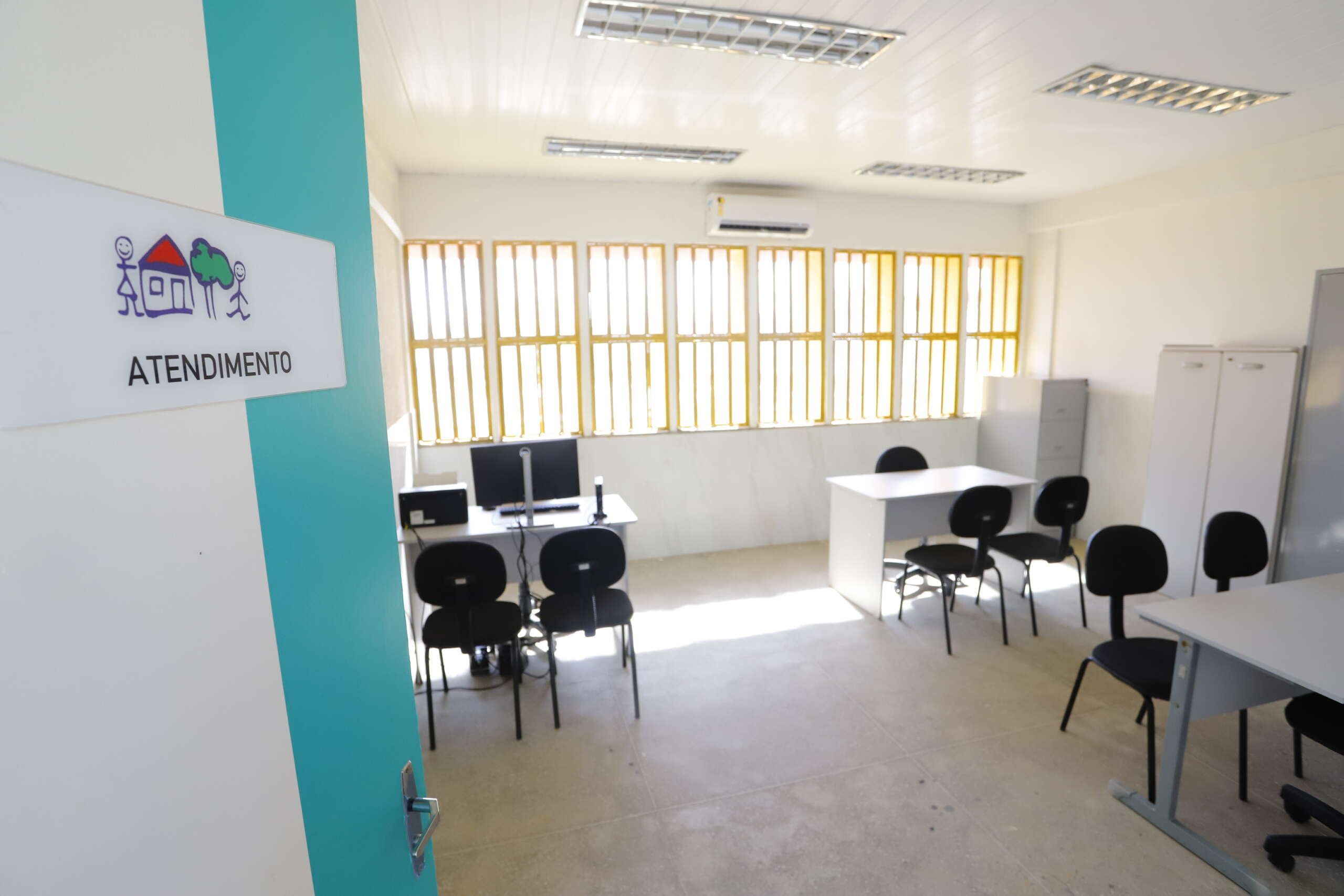 Governo do Ceará entrega CEI, Cras e brinquedopraça para o município de Parambu