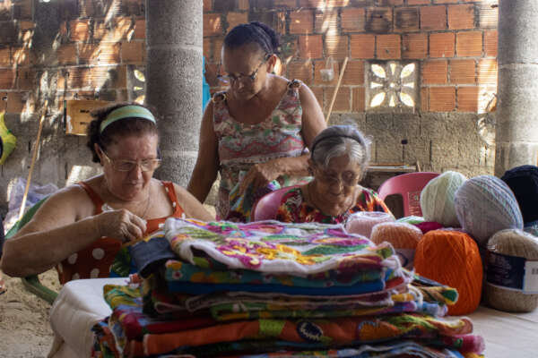 Bordadeiras do Jardim: mulheres em vulnerabilidade transformam suas trajetórias, coletivamente, através do artesanato