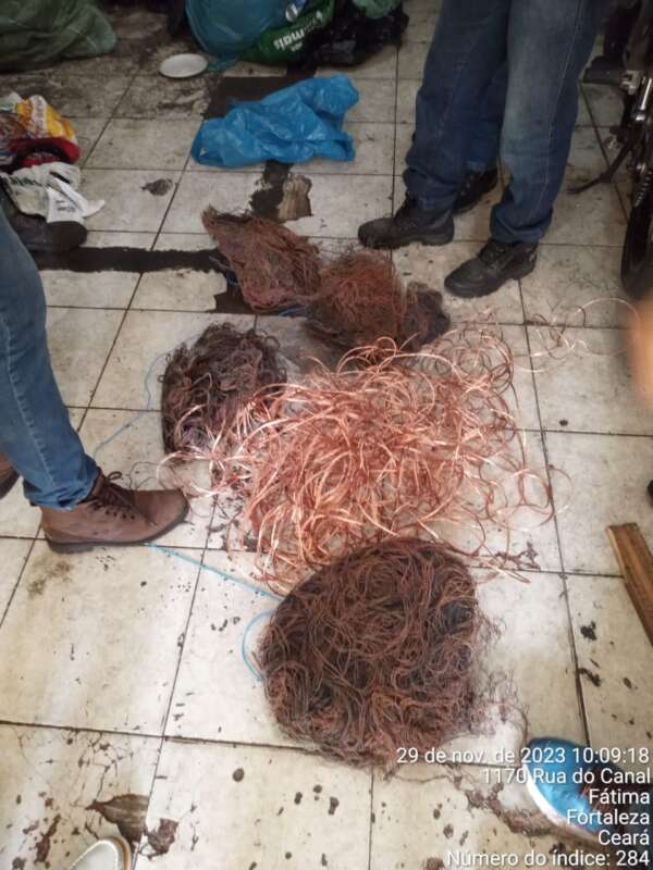 Suspeito de receptação é preso com mais de 29 kg de fios de cobre no São João do Tauape