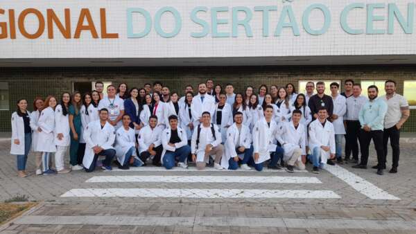 Maior complexo hospitalar do Sertão Central, HRSC recebe alunos da primeira turma de Medicina de Quixeramobim