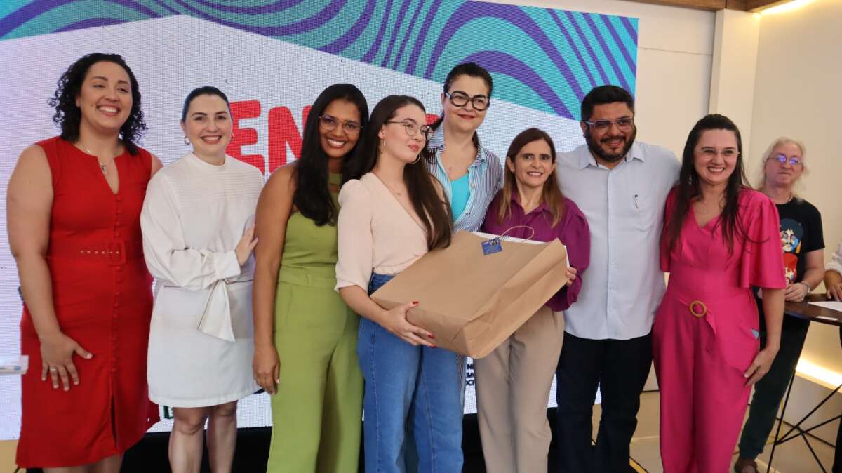 Alunos vencedores do concurso de redação Enem Chego, Junto Chego a 1.000 são premiados