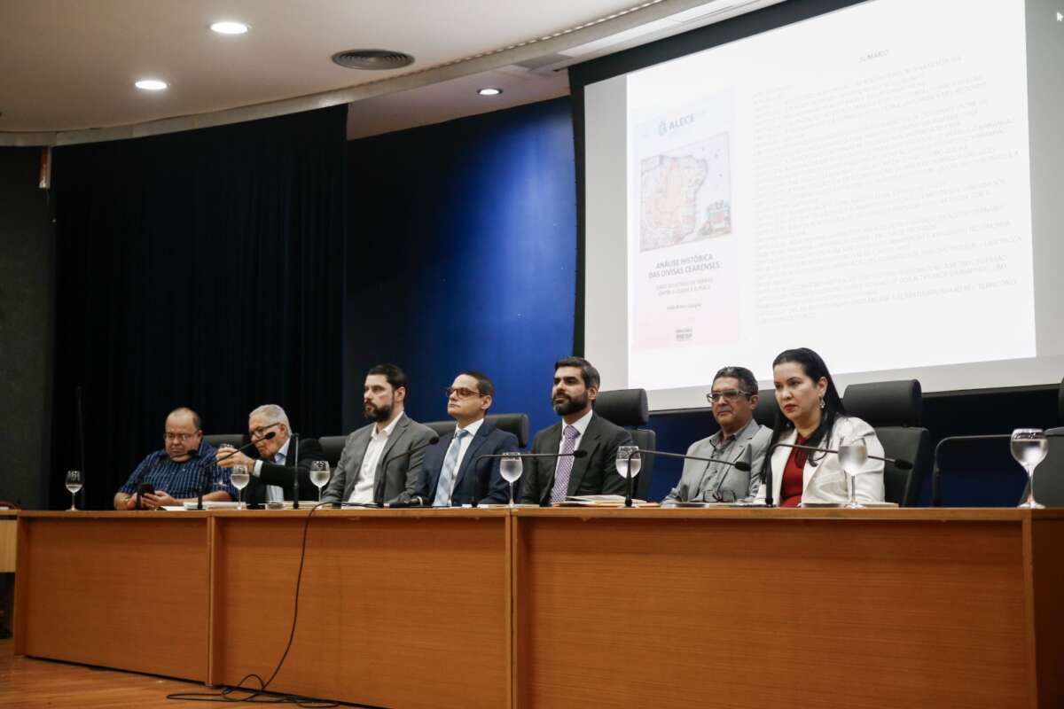 PGE-CE participa de lançamento de livro que comprova posse ininterrupta de territórios cearenses