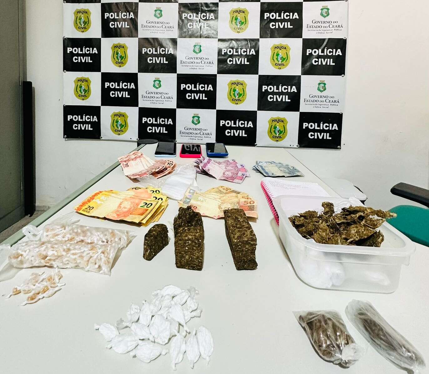 Casal suspeito de envolvimento com o tráfico de drogas é preso em flagrante pela PCCE em Maranguape