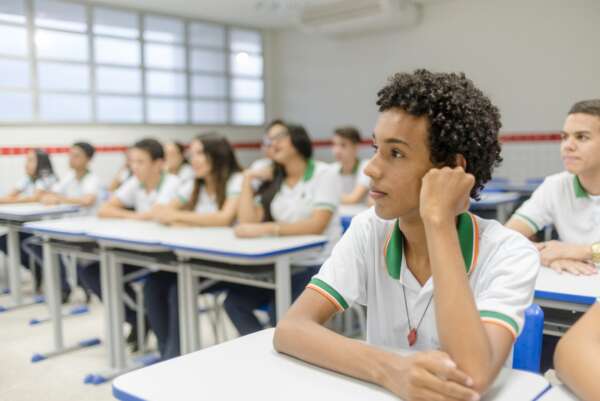Volta às aulas: vacinar crianças e adolescentes pode evitar complicações e transmissão de doenças