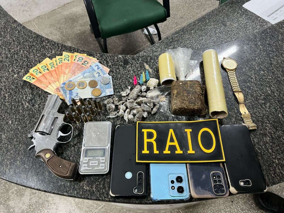 Cinco homens são capturados pela PMCE em posse de arma de fogo e drogas em Morada Nova