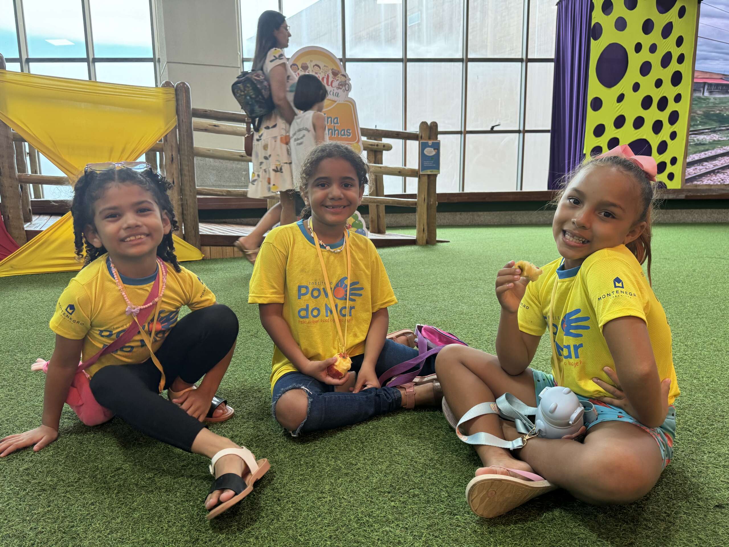 Crianças do Instituto Povo do Mar conhecem a Cidade Mais Infância