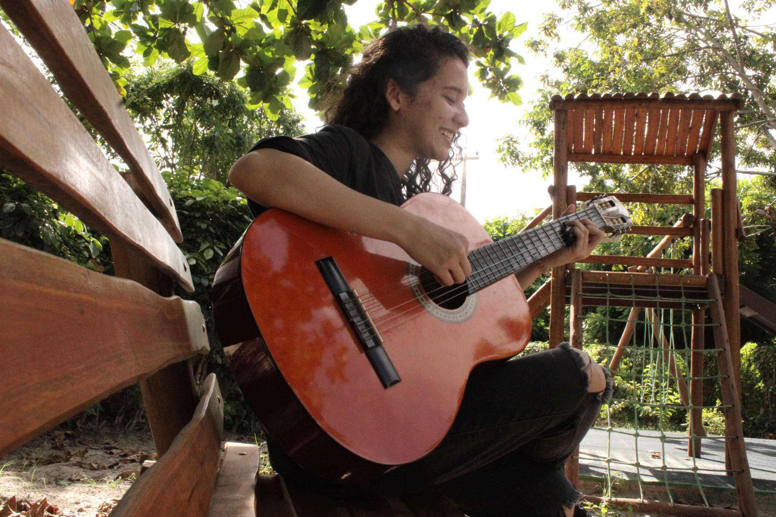 No compasso do Chorinho do EVG, uma menina compõe sua história de talento, amizades e aprendizados