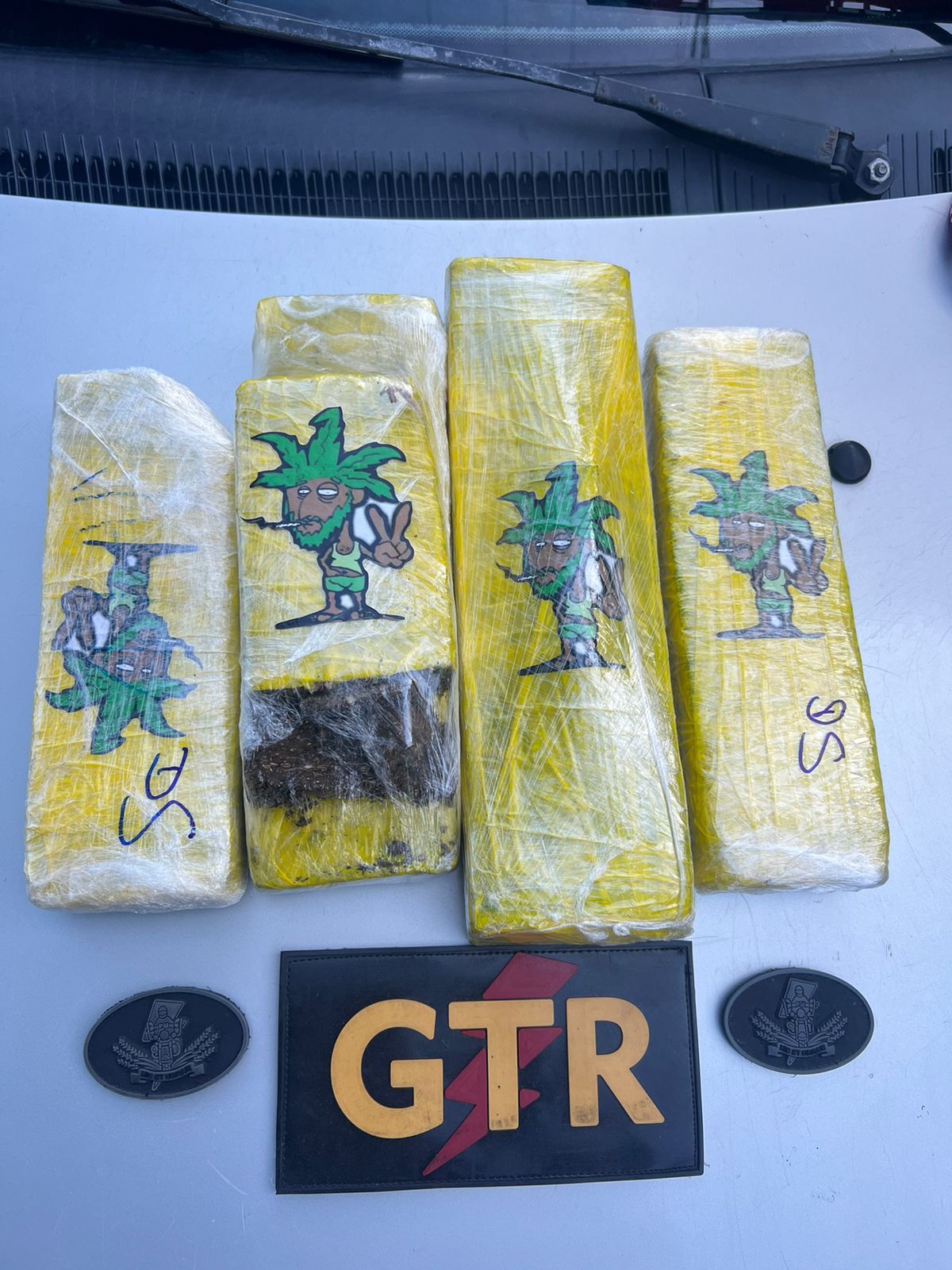 Homem é preso com maconha após tentar fugir de abordagem da PMCE no Jóquei Clube