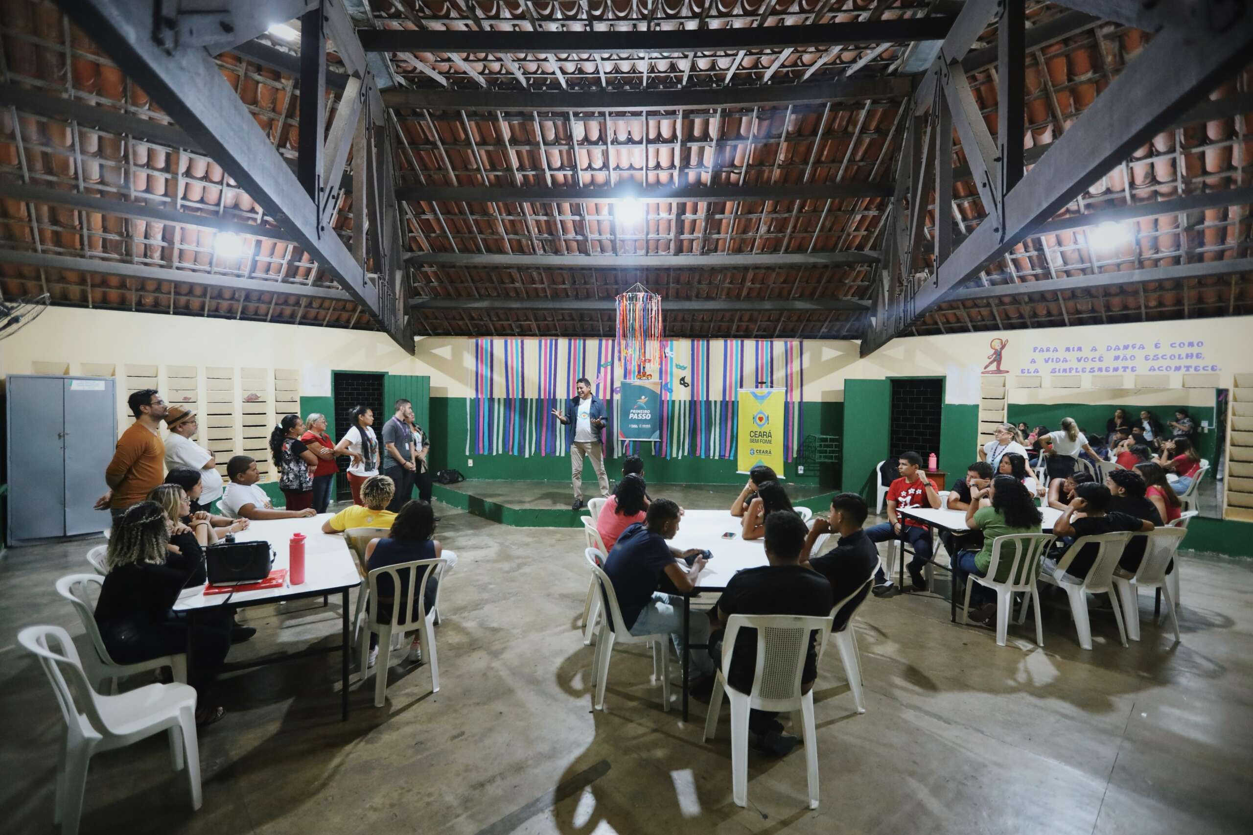 Jovens beneficiários das Cozinhas Ceará Sem Fome iniciam curso de operador de caixa