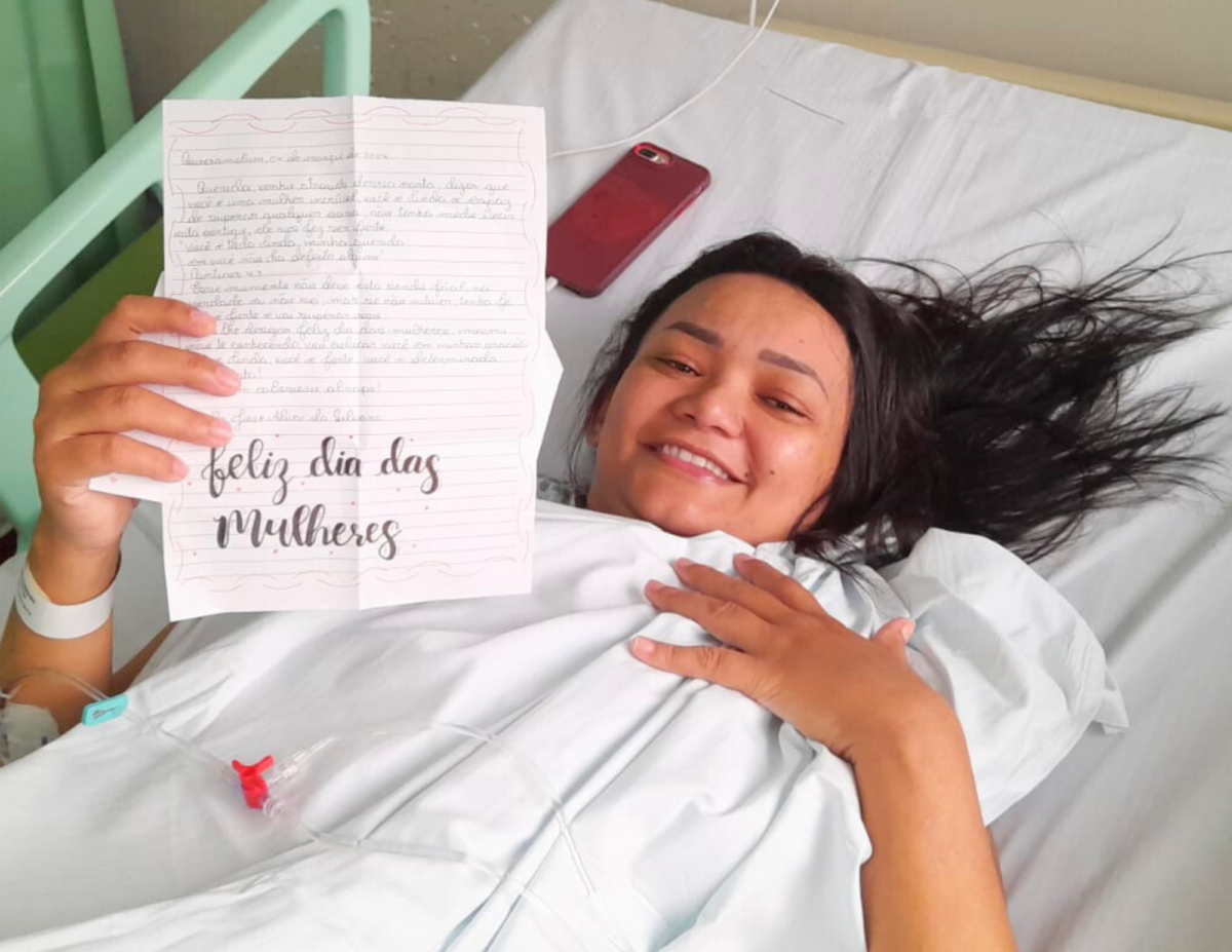 Mês da Mulher: pacientes do HRSC recebem cartas com mensagens de esperança escritas por estudantes de Quixeramobim