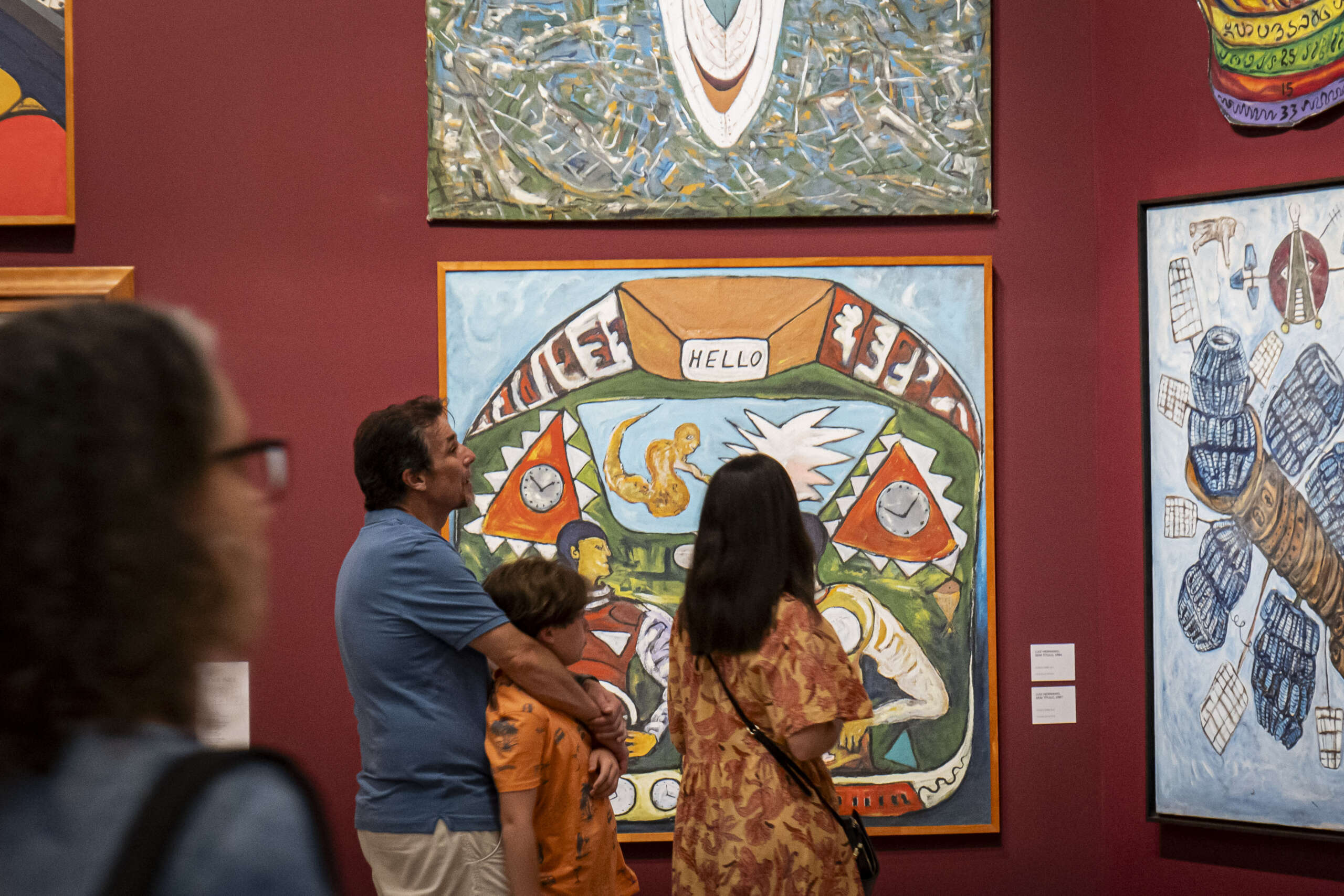Com obras acessíveis, exposição “Leonilson e Das amizades” segue em cartaz na Pinacoteca do Ceará
