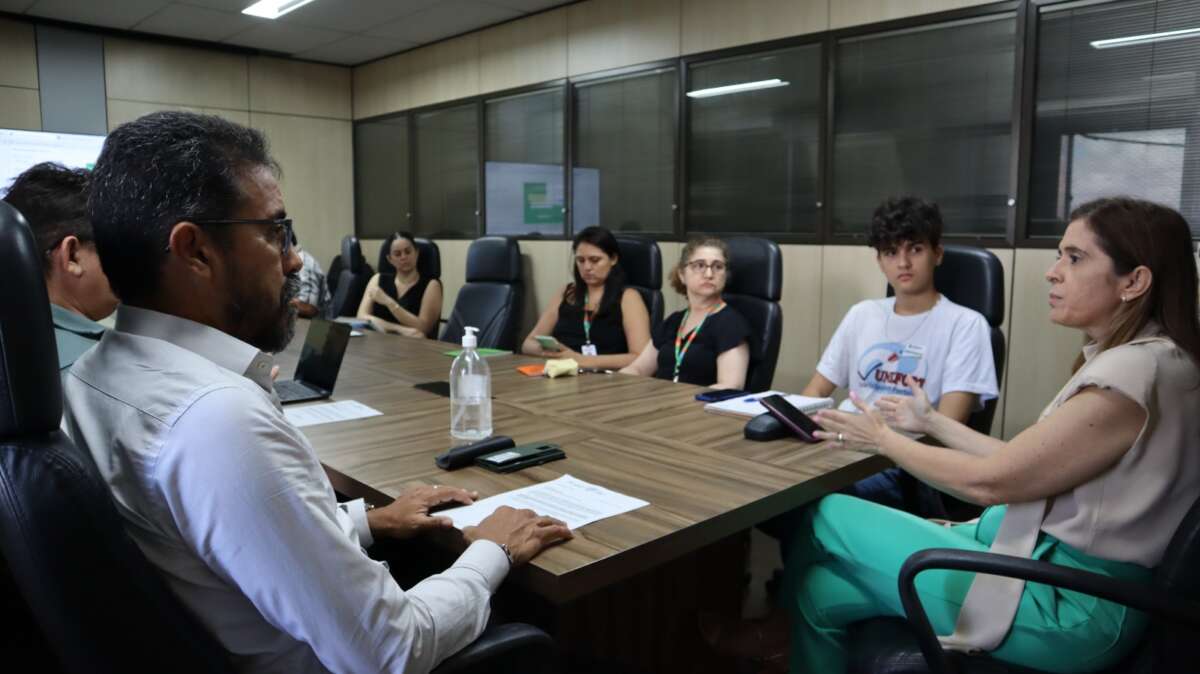 Seduc debate implantação de GT Interinstitucional com Sindicato Apeoc e entidades estudantis