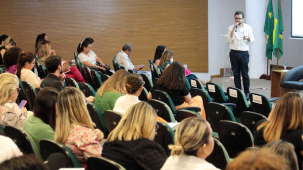 Manejo das arboviroses: profissionais de saúde participam de ciclo de atualização na ESP-CE