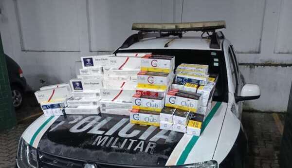 PMCE prende suspeito e apreende mais de dois mil cigarros na Praia do Futuro