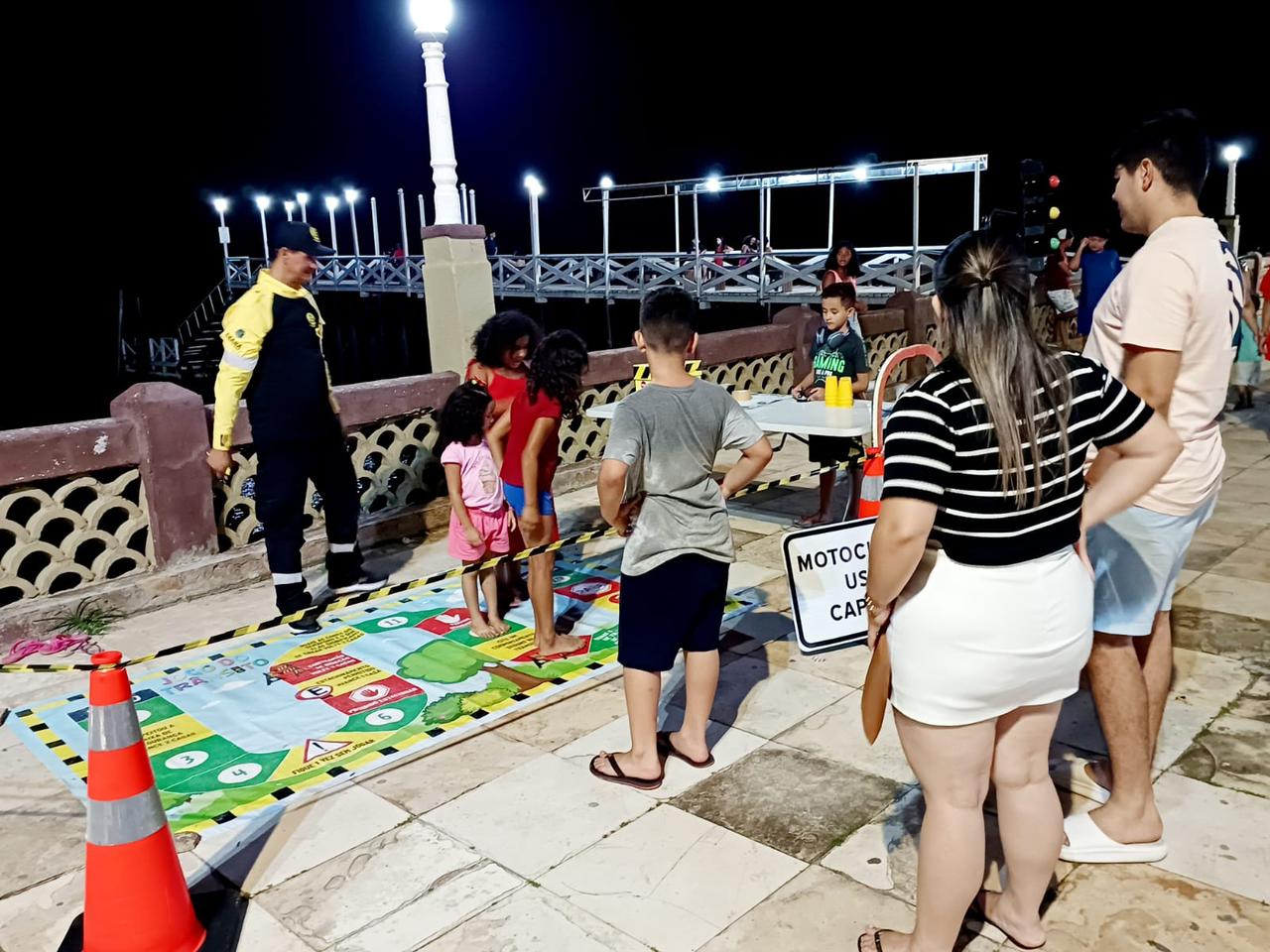 Detran-CE promove atividades infantis durante ações do Maio Amarelo na orla de Camocim