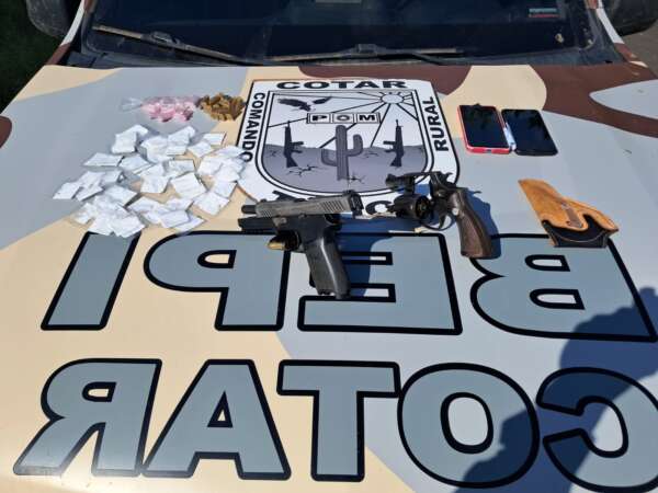 Suspeitos são presos pela PMCE por posse irregular de arma de fogo e tráfico de drogas em Potiretama