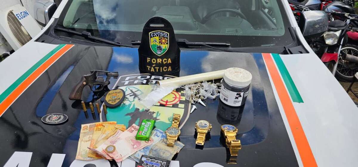PMCE captura dupla suspeita de tráfico de drogas e porte ilegal de arma de fogo em Caucaia