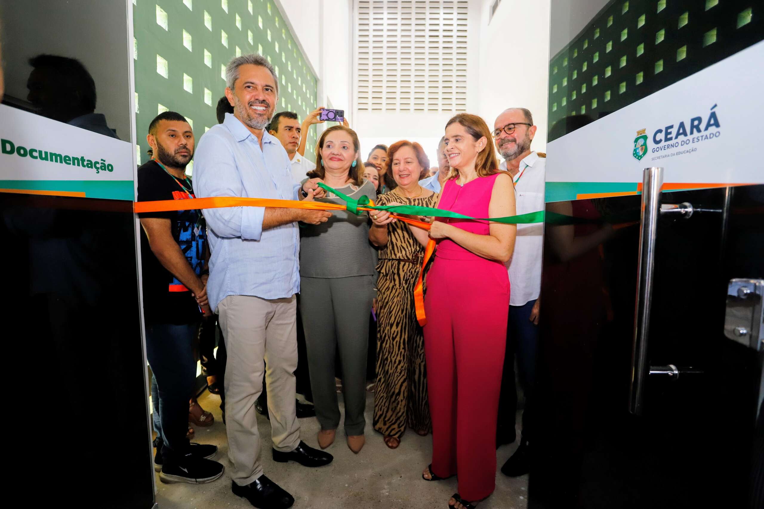 Secretaria da Educação do Ceará recebe novo Centro de Documentação e 43 veículos para Credes e Sefor