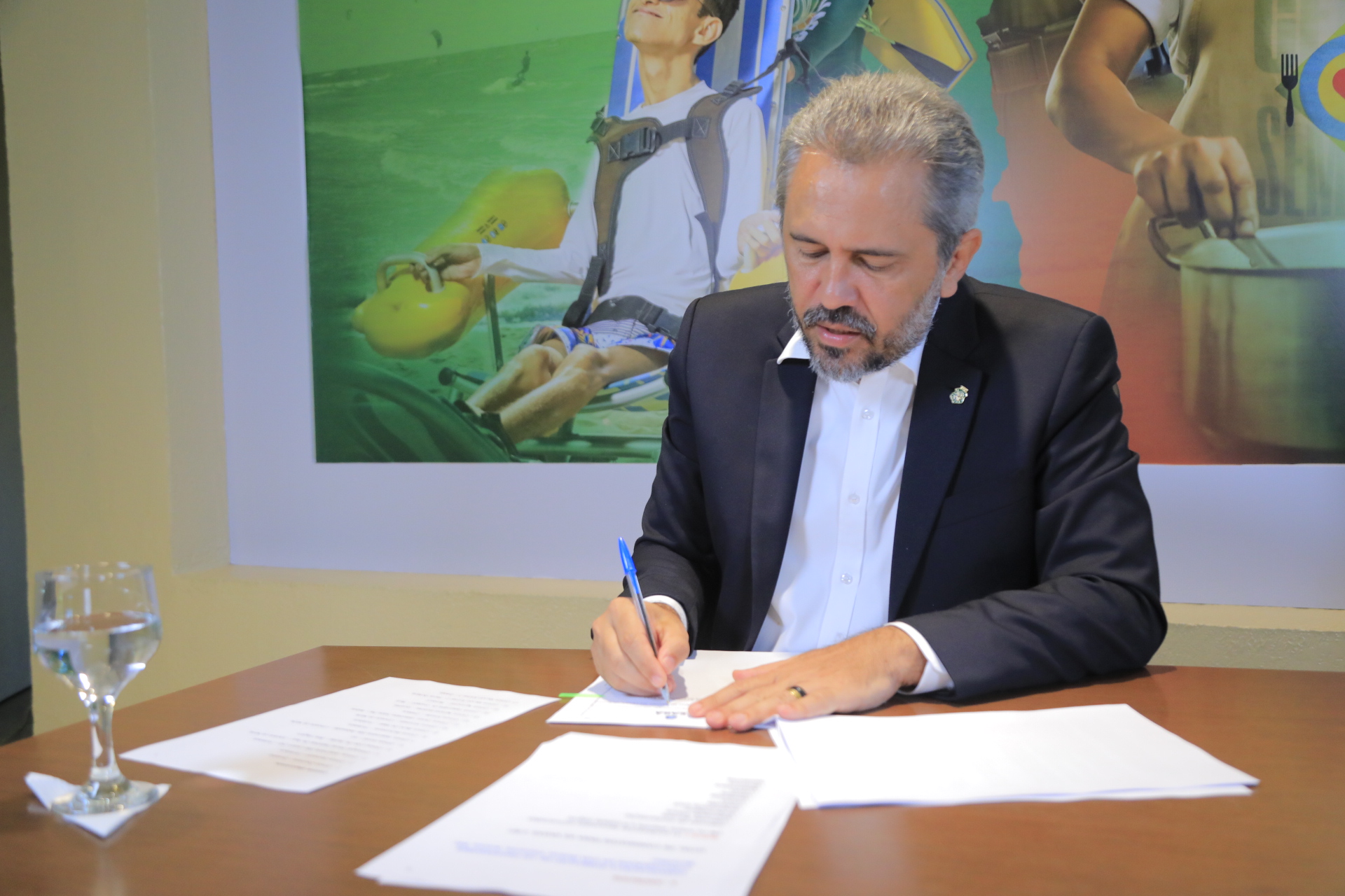 Governador Elmano assina regulamentação de regime previdenciário dos mais de 6 mil Agentes Comunitários de Saúde do estado