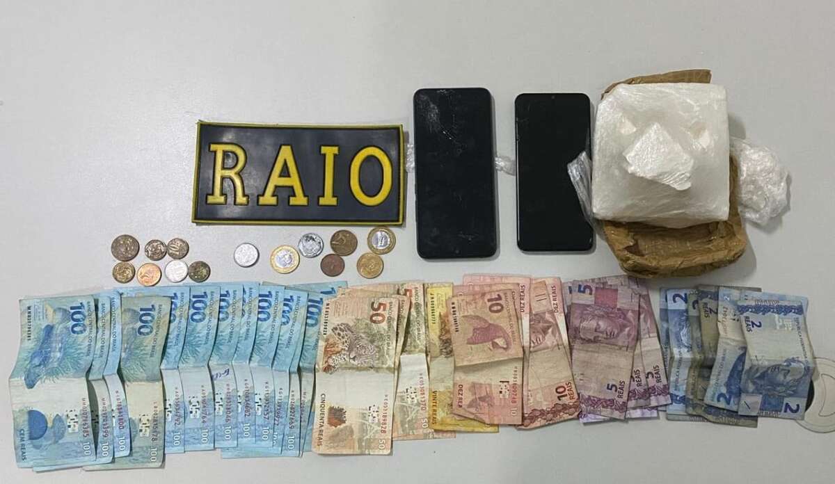 Em ações distintas, PMCE prende dupla suspeita de tráfico de drogas e recupera celulares roubados em Sobral