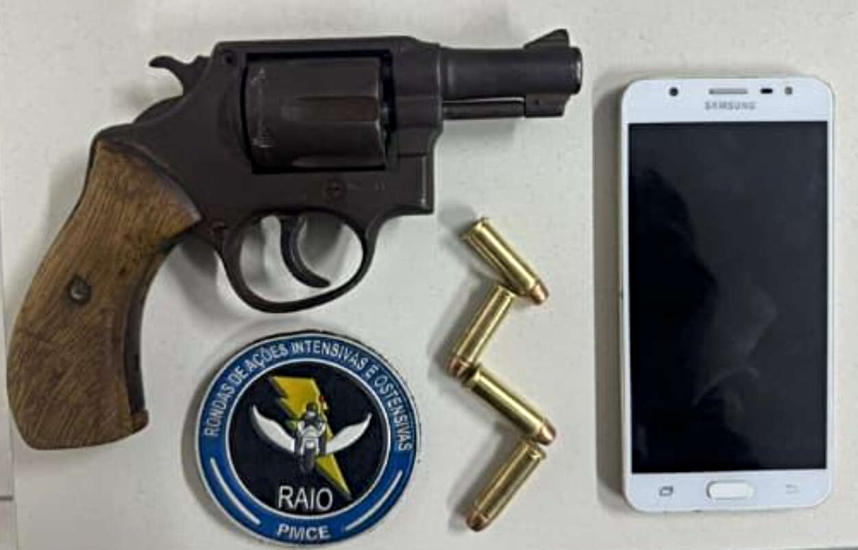 Polícia Militar prende em flagrante suspeito com arma de fogo e munições em Sobral