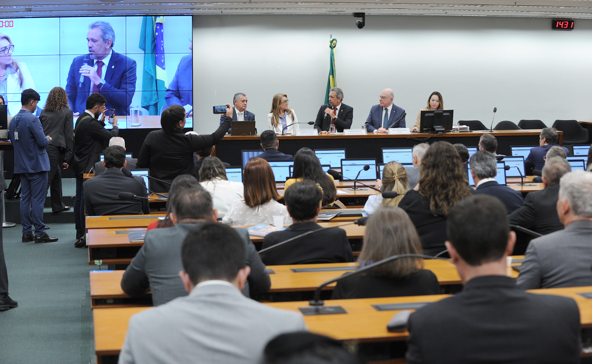 Na Câmara dos Deputados, Elmano de Freitas destaca protagonismo do Ceará na produção de H2V