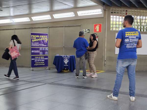 Campanha no metrô abre portas para ajuda a dependentes químicos