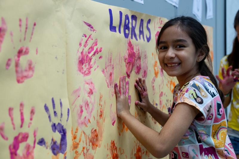 Cultura do Acesso: Bece amplia a acessibilidade em atividades infantis com tradução em Libras aos sábados