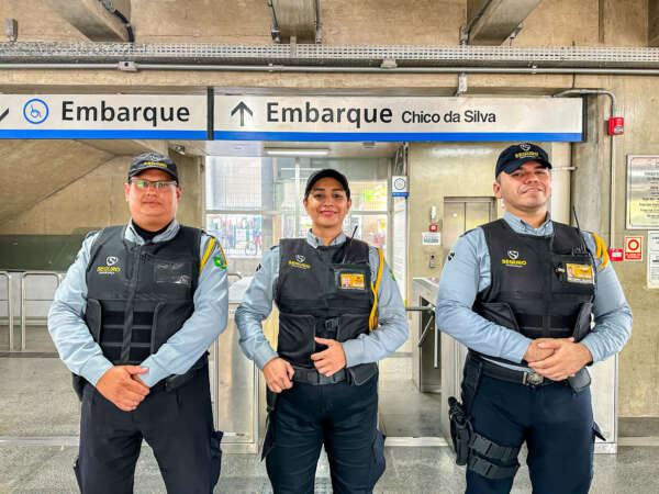 Vigilantes do metrô: profissionais ativos no suporte aos passageiros