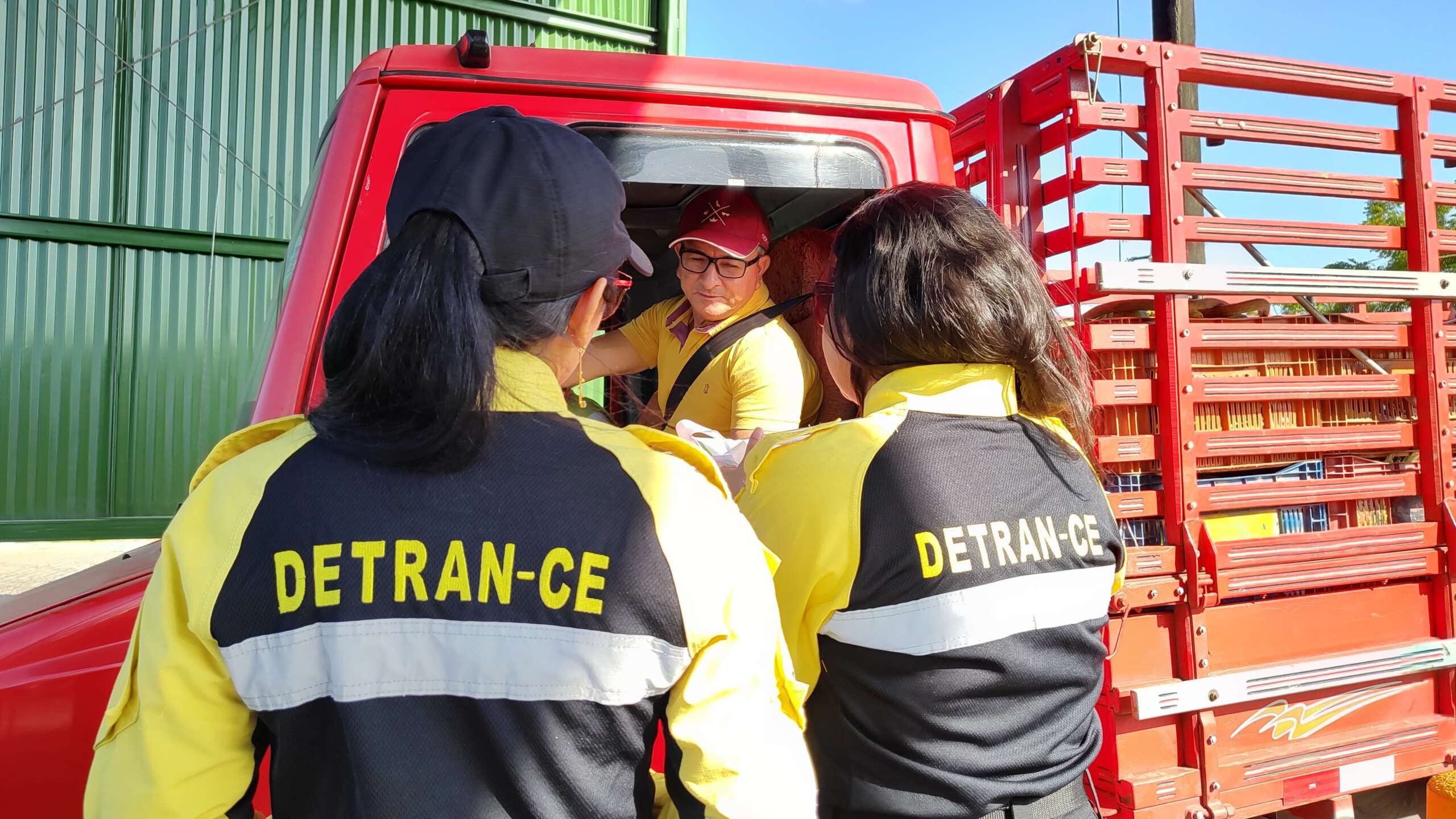 Detran e Ceasa realizam ação educativa alusiva ao Dia Nacional do Caminhoneiro