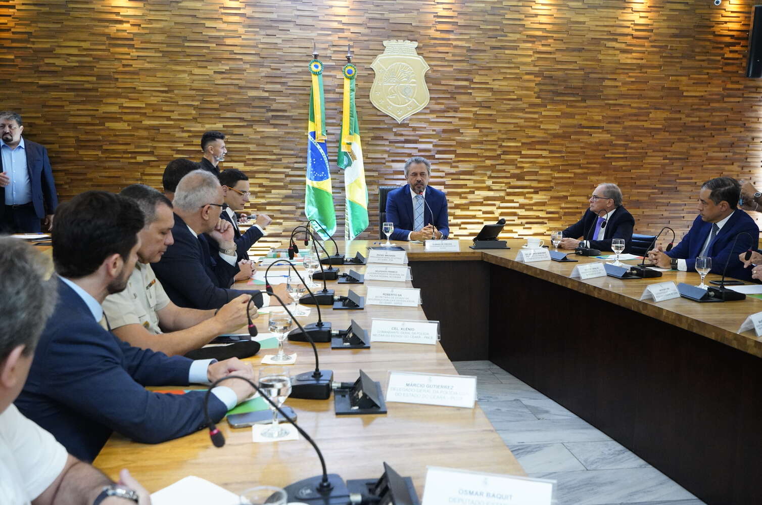 Governador Elmano reúne Coesi para levar sugestões na área da segurança a encontro com presidente Lula e demais governadores