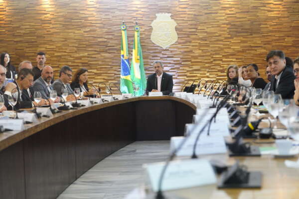 Produção de hidrogênio verde: governador Elmano ressalta avanço do Ceará ao apresentar potencial do estado a uma das maiores multinacionais de energia